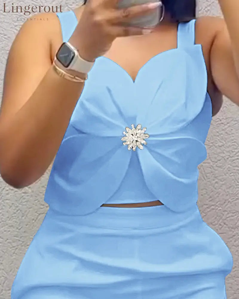 2 Pieces Outfit 3D Flower Decor Sweetheart Neck Thick Straps Shirred Back Crop Top and Casual Elastic Back Waist Shorts