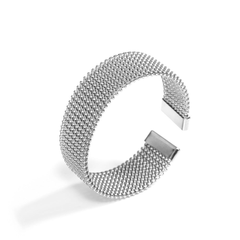 Golden cuff bracelet with mesh chain - Steel