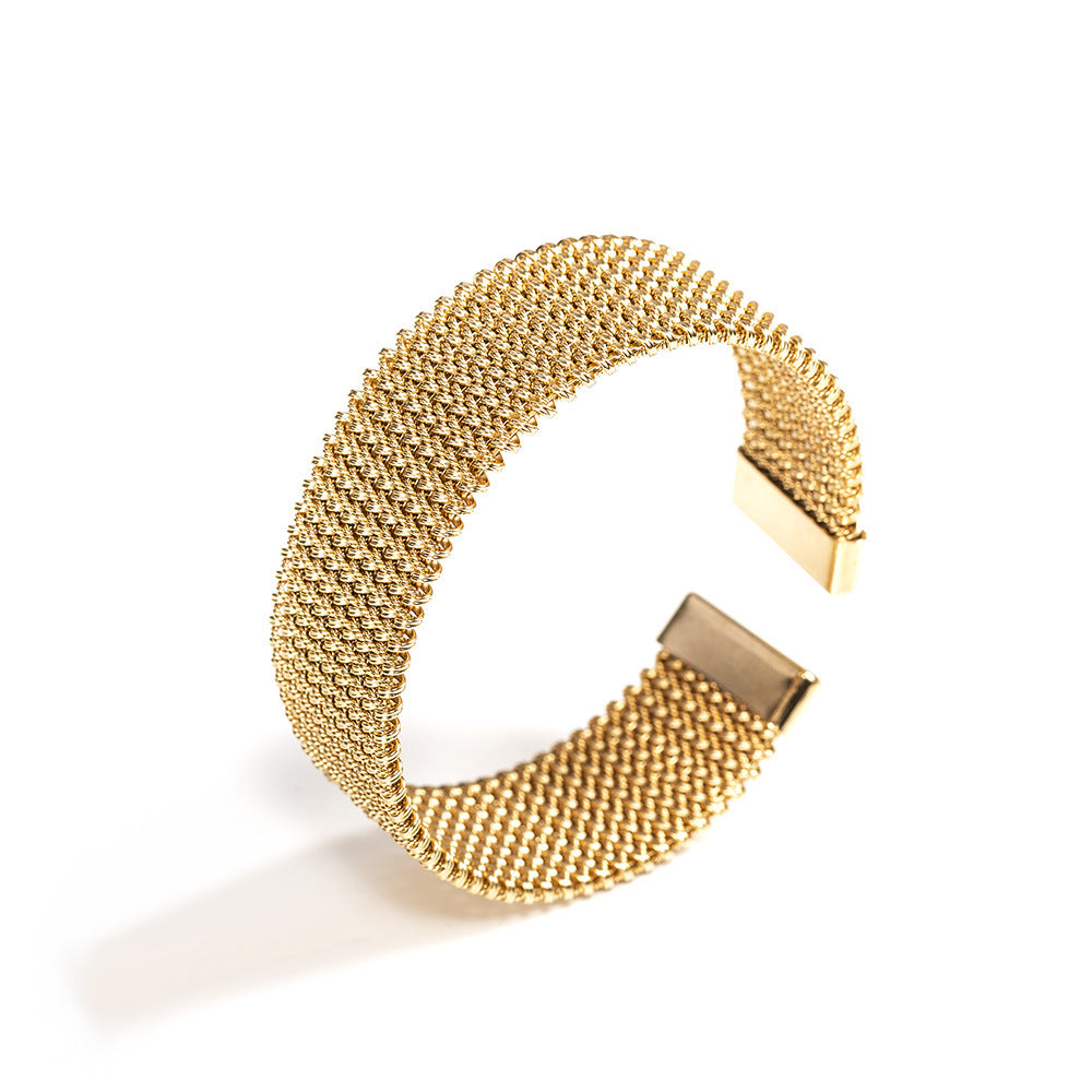 Golden cuff bracelet with mesh chain - Gold